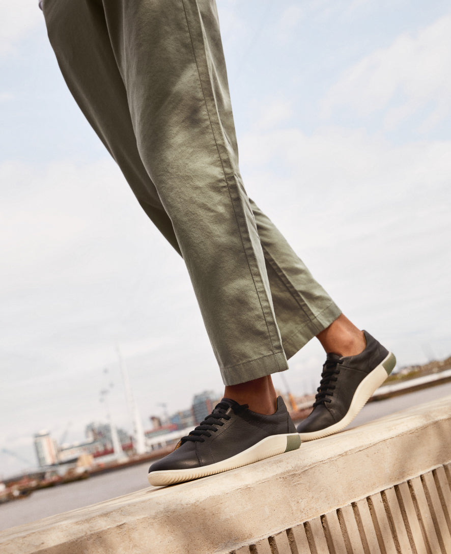 Women's KNX Leather Sneaker Black/Star White - Image 7