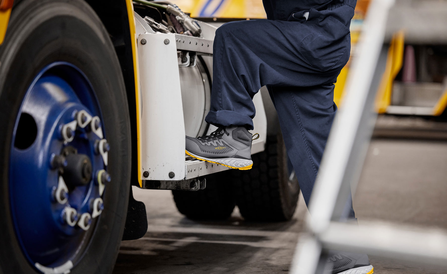 Men's Arvada Mid Work Sneaker (Carbon Toe) Black/Keen Yellow - Image 7