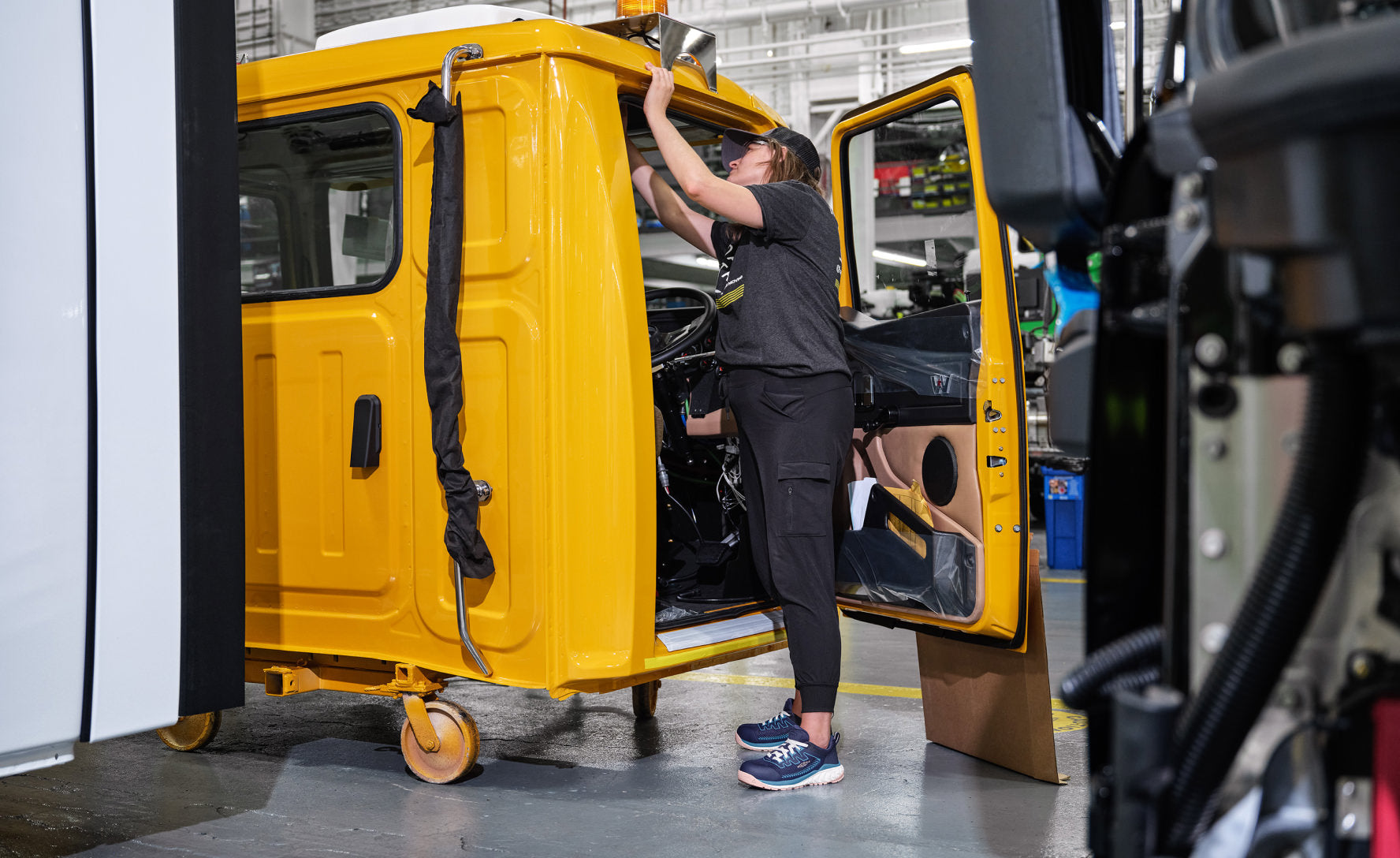 Women's Arvada Work Sneaker (Carbon Toe) Sea Moss/Desert Sage - Image 7