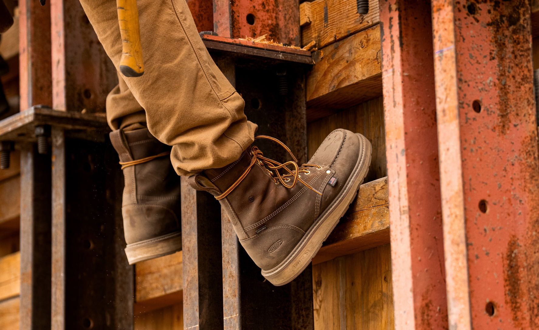 Men's Liberty 8" Waterproof Boot (Carbon Toe) Chestnut/Gum - Image 7