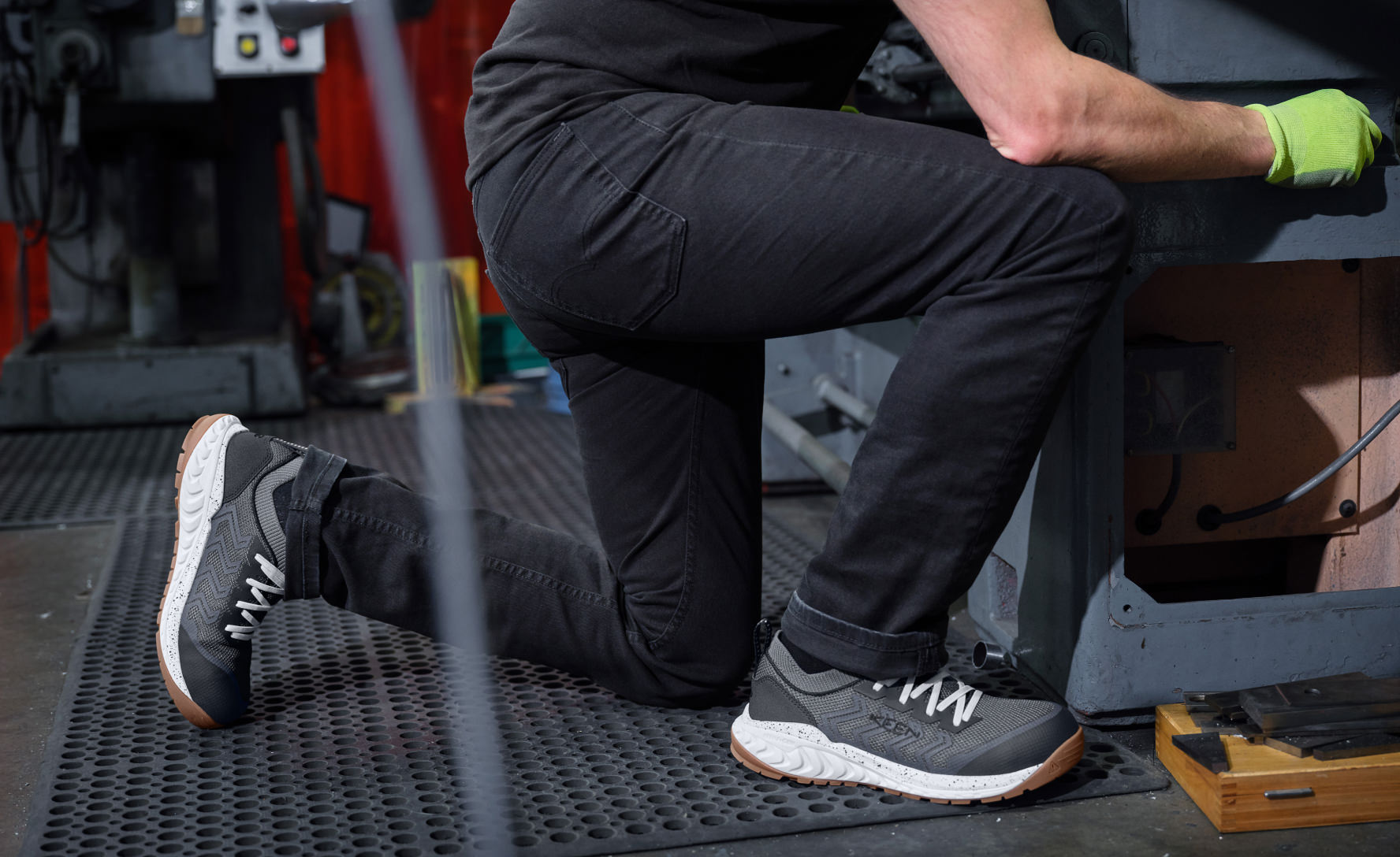 Men's Arvada Shift Work Sneaker (Carbon Toe) Martini Olive/Black - Image 7